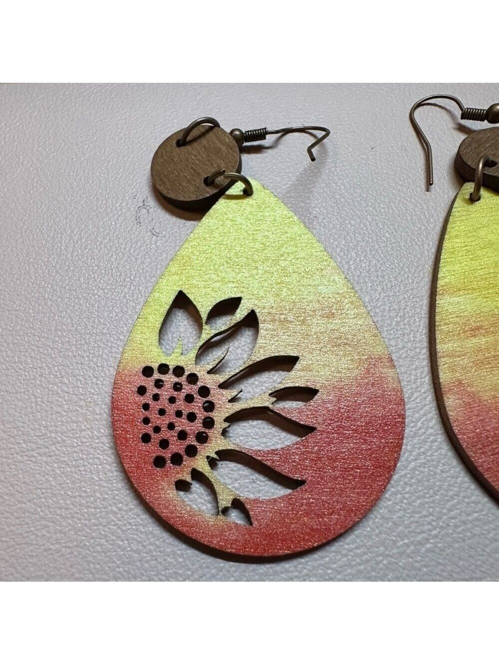 Droplet Shape Sunflower Print Dangle Earrings Retro Western Style Wooden Jewelry - Picture 2 of 2